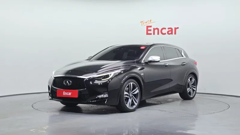 Infiniti Q30