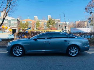 Jaguar XJ