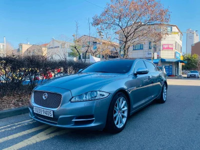 Jaguar XJ