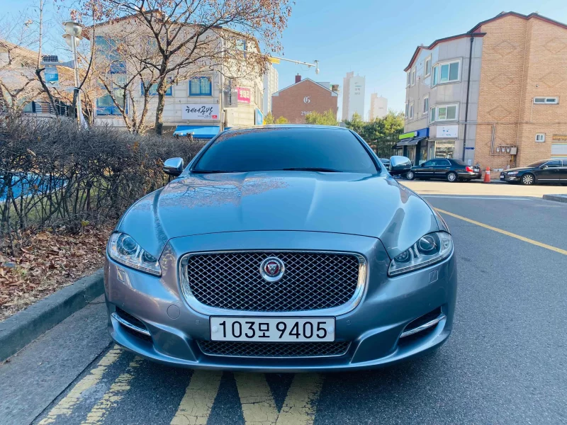 Jaguar XJ