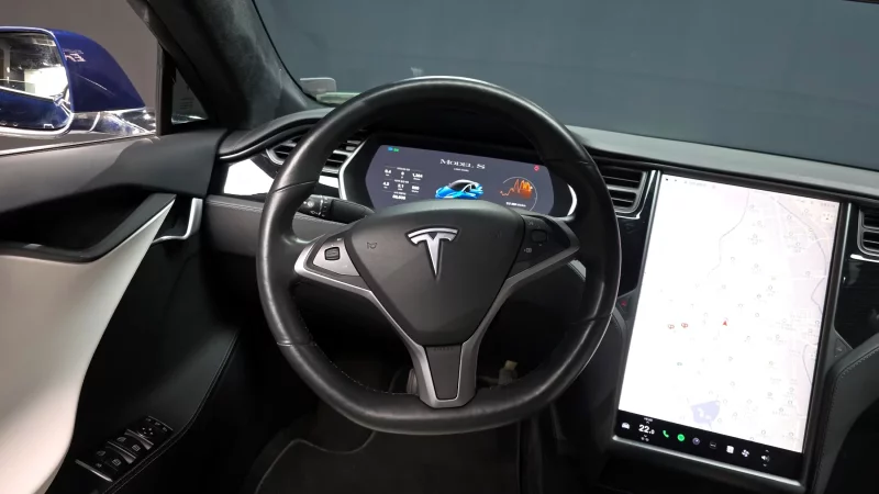 Tesla MODEL S