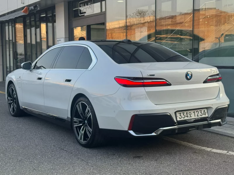 BMW 7-Series