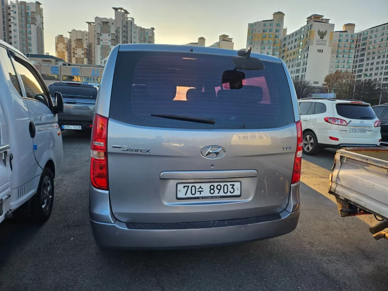 Hyundai Starex