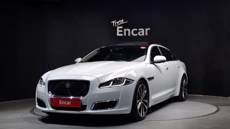 Jaguar XJ