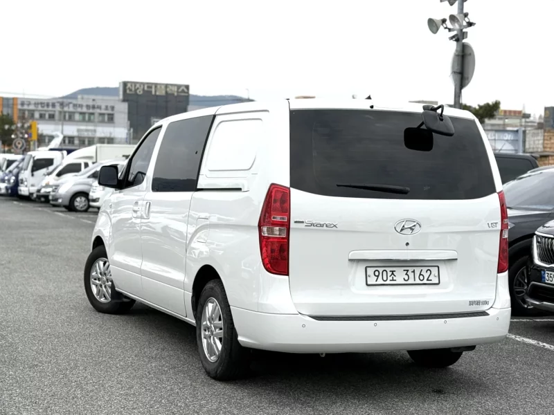 Hyundai Starex