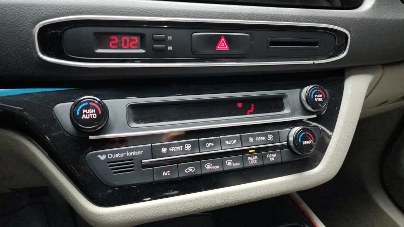 Kia Carnival
