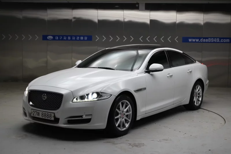 Jaguar XJ
