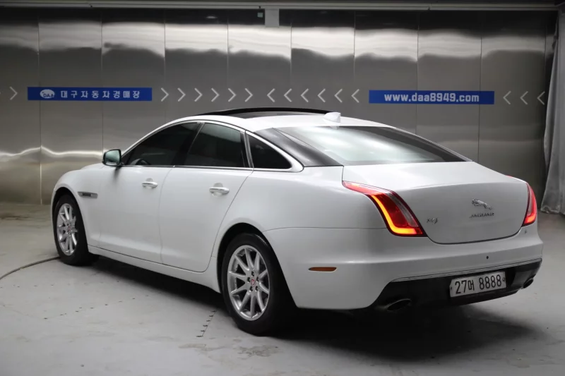 Jaguar XJ