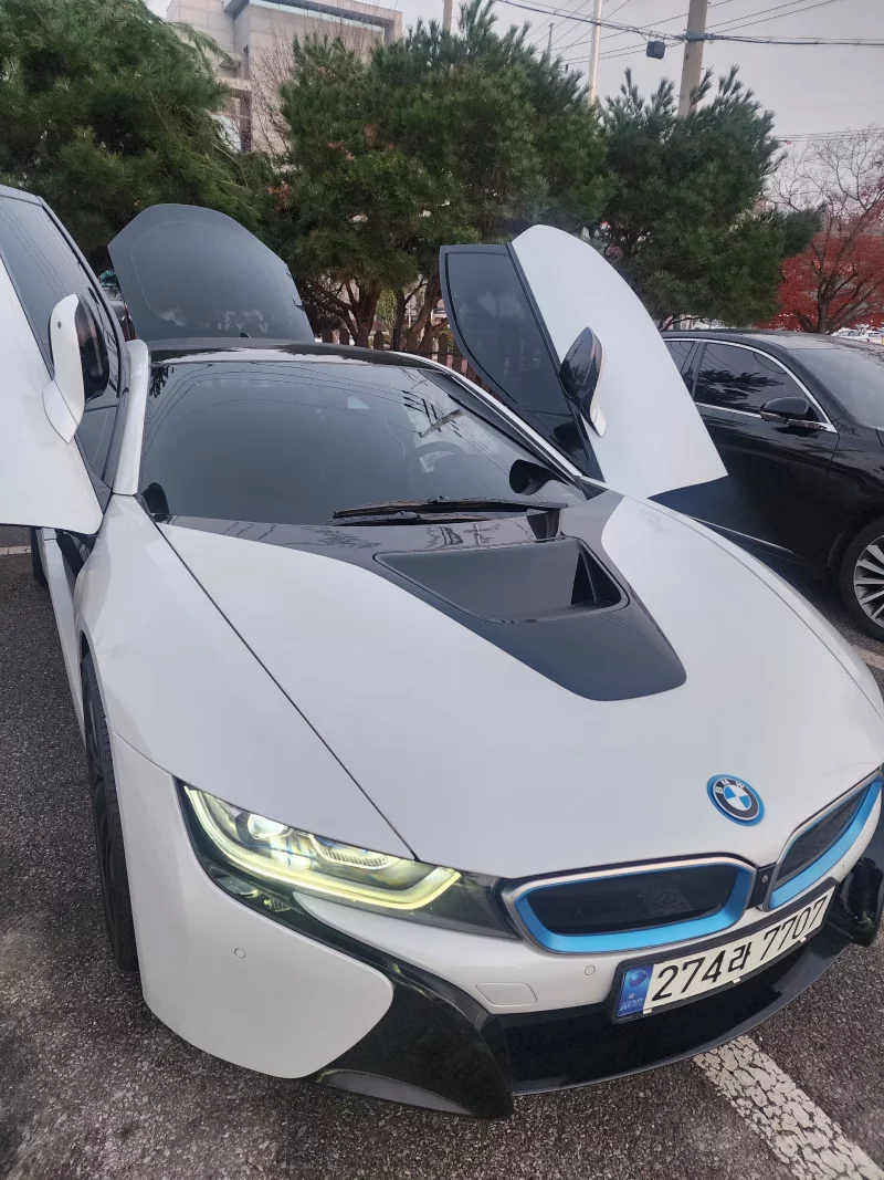 BMW i8