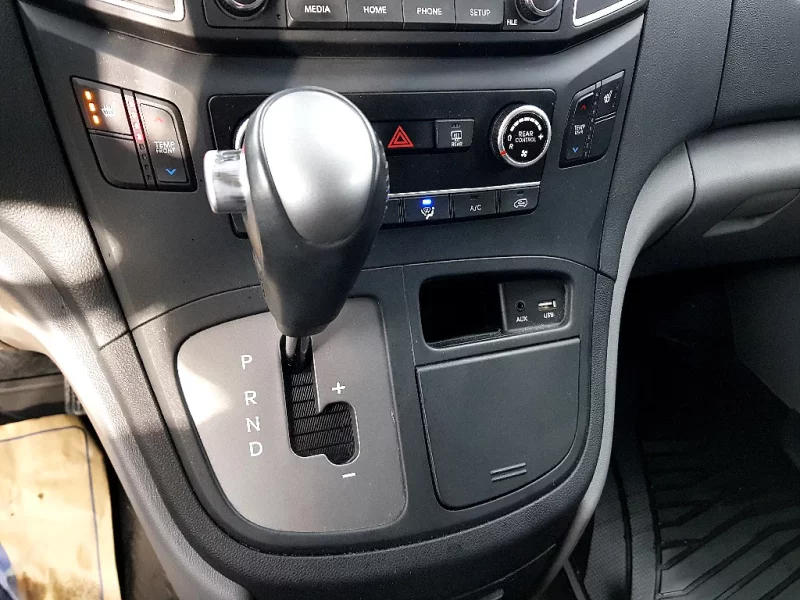 Hyundai Starex