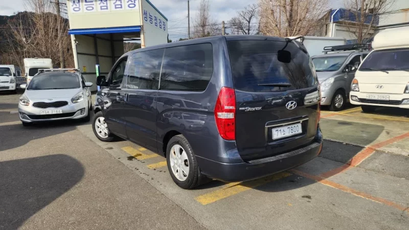 Hyundai Starex
