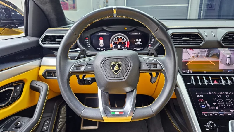 Lamborghini URUS