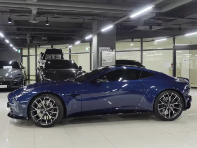 Aston Martin VANTAGE