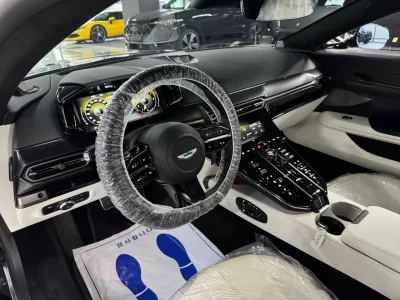 Aston Martin VANTAGE