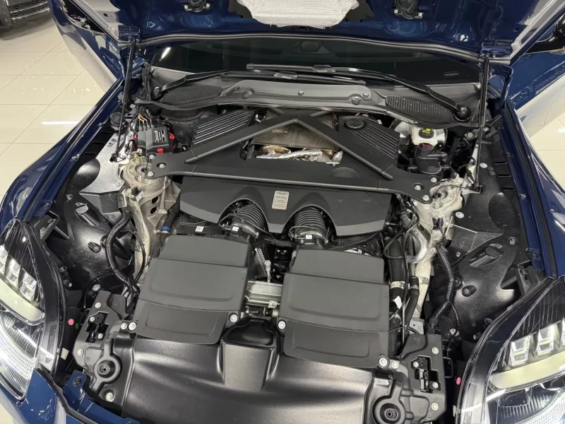 Aston Martin VANTAGE