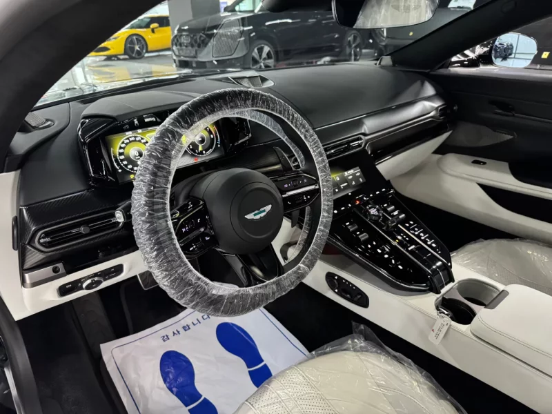 Aston Martin VANTAGE