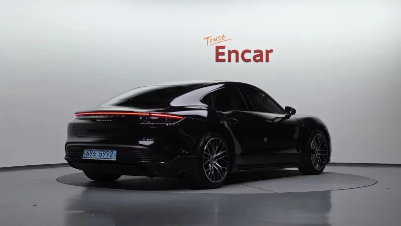 Porsche TAYCAN