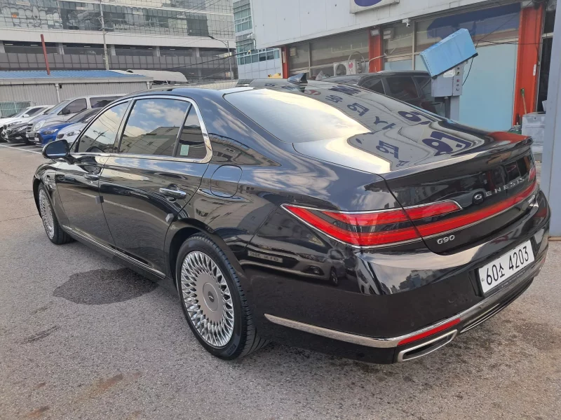 Genesis G90