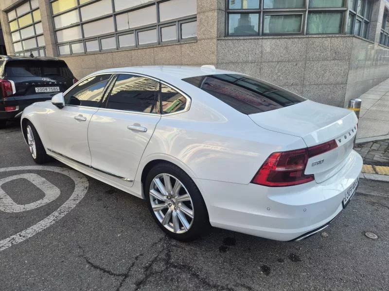 Volvo S90