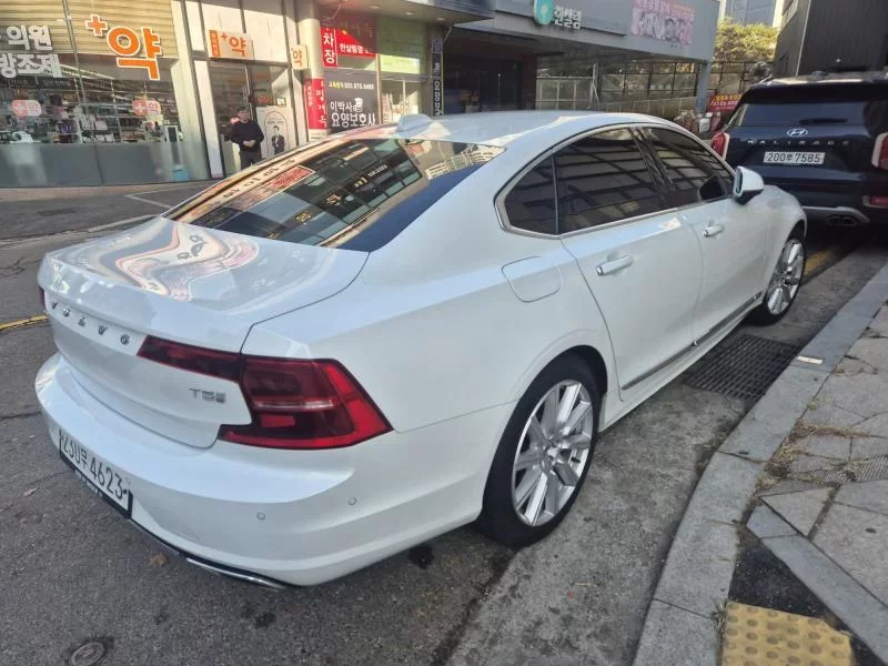 Volvo S90