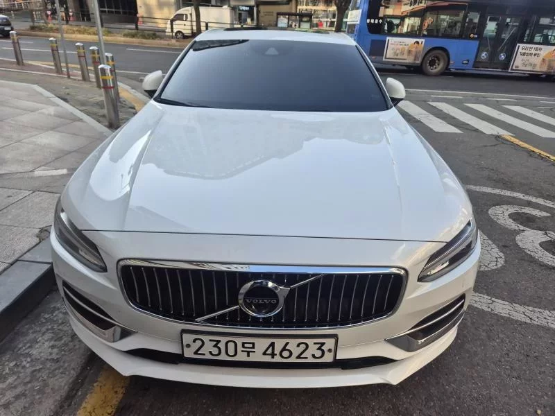Volvo S90