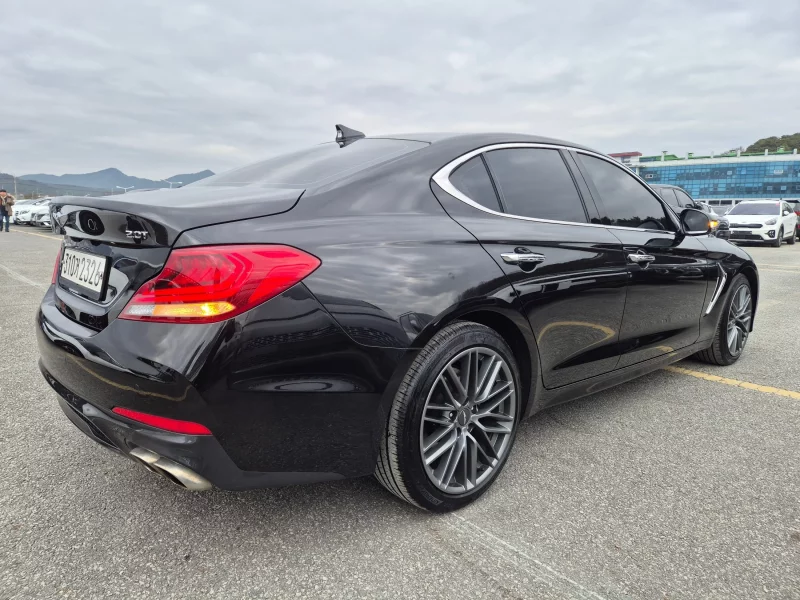 Genesis G70