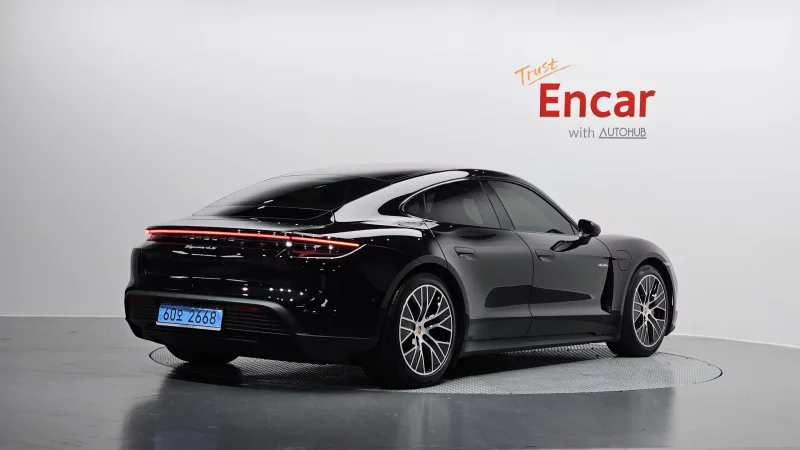 Porsche TAYCAN