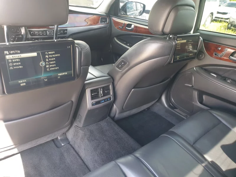 Hyundai Equus