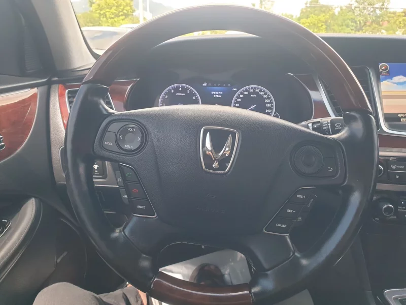 Hyundai Equus