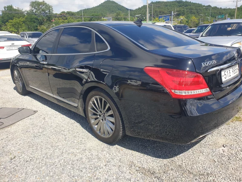Hyundai Equus