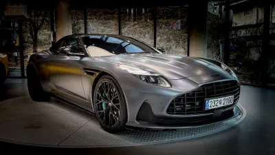 Aston Martin DB12
