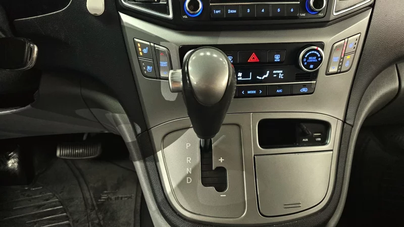 Hyundai Starex