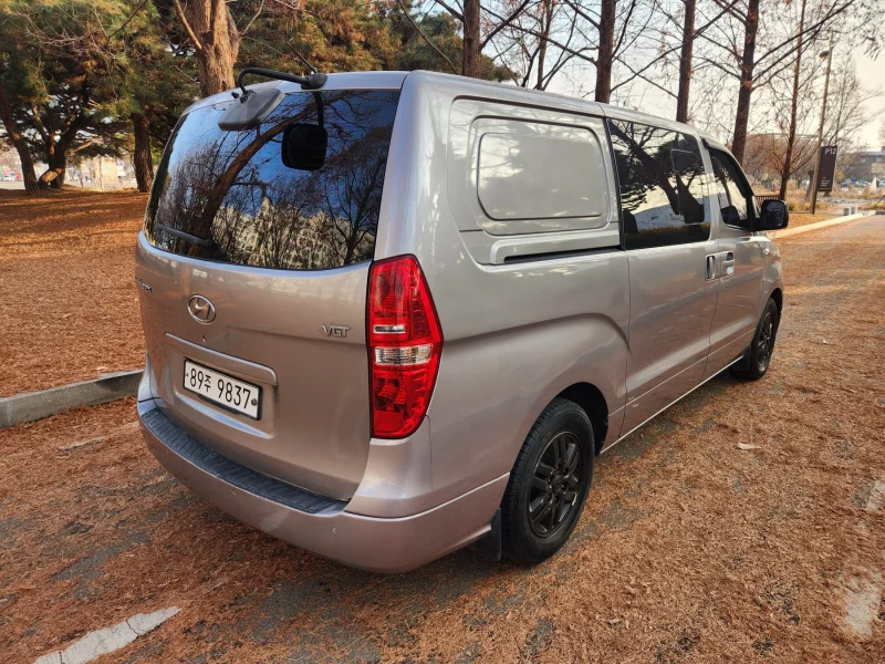 Hyundai Starex