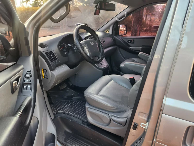 Hyundai Starex