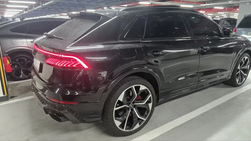 Audi RSQ8