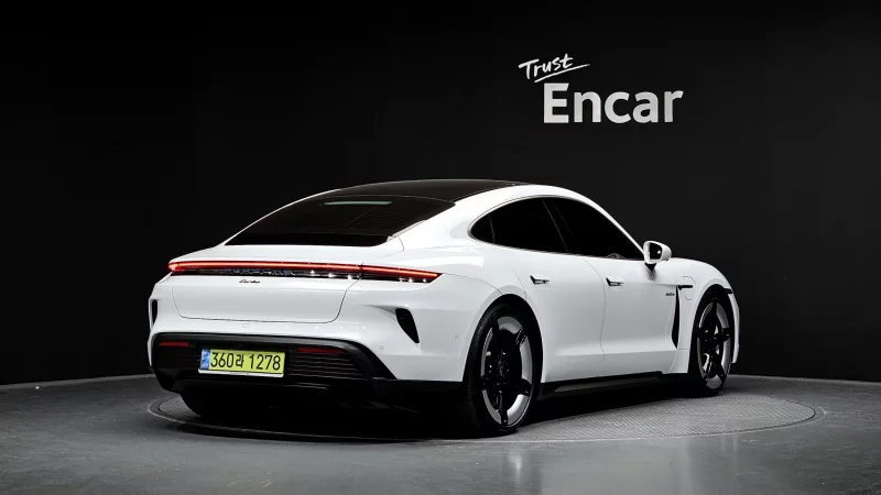 Porsche TAYCAN