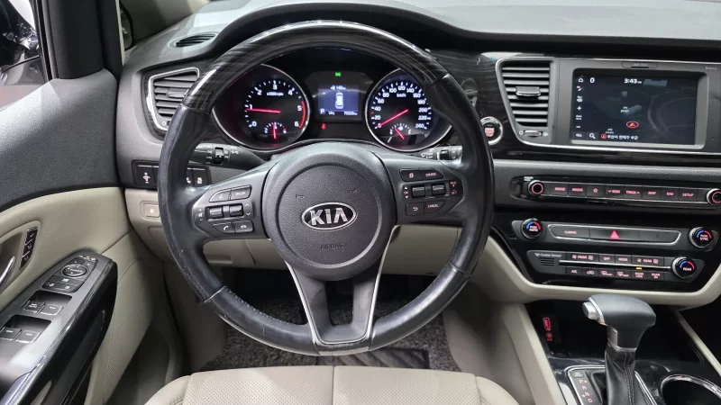 Kia Carnival