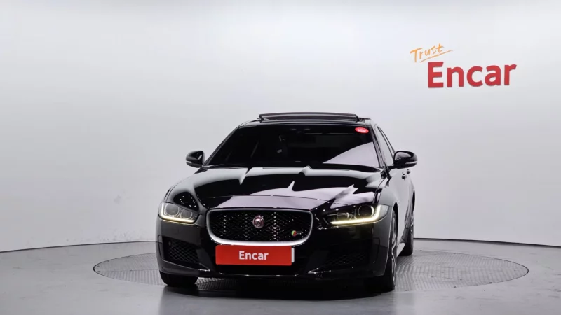 Jaguar XE