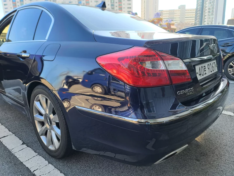 Hyundai Genesis