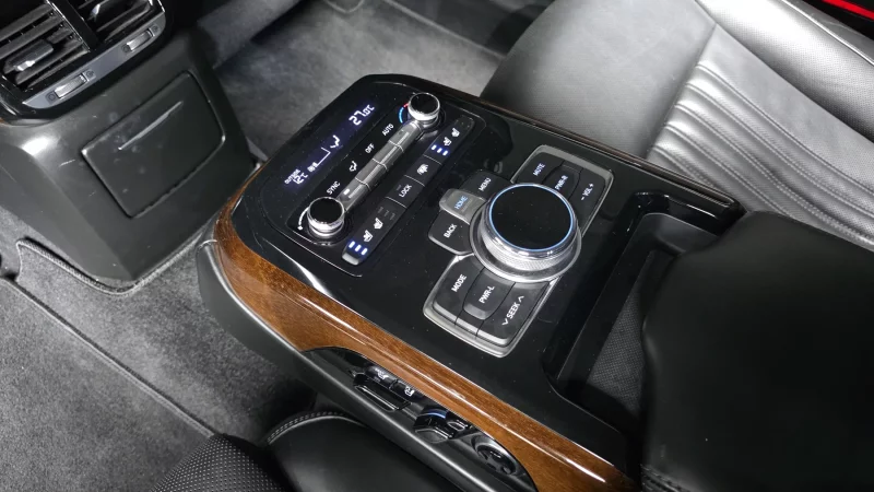 Genesis EQ900