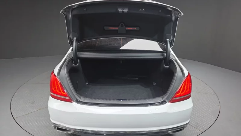 Genesis EQ900