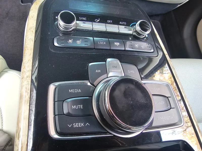 Genesis EQ900