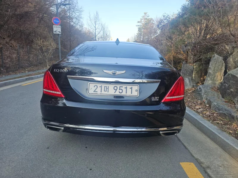 Genesis EQ900