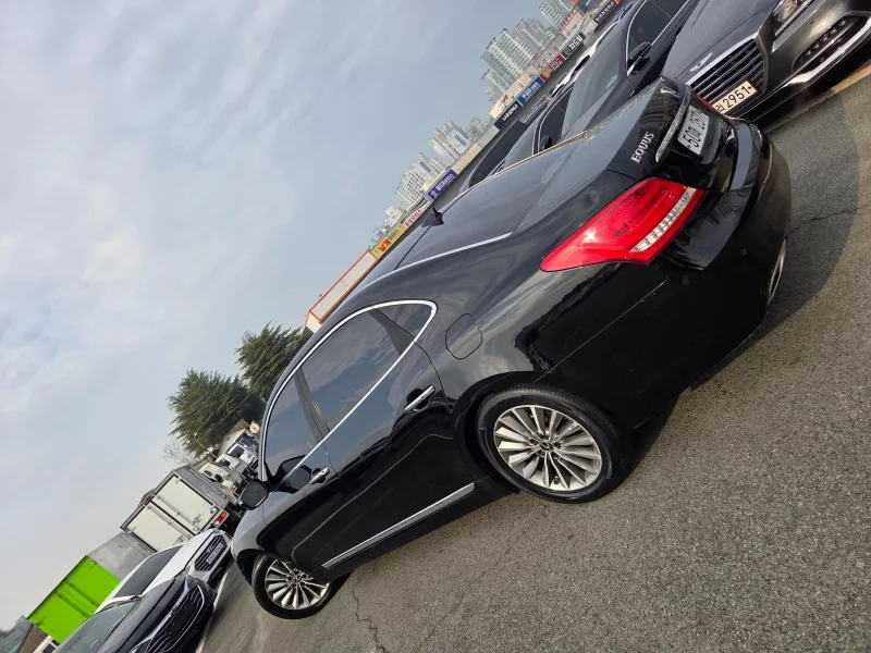 Hyundai Equus