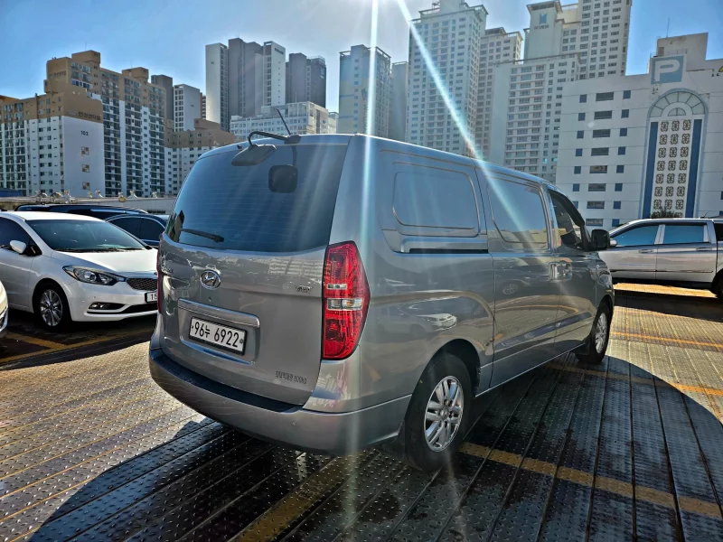 Hyundai Starex