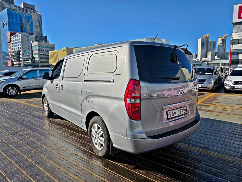 Hyundai Starex