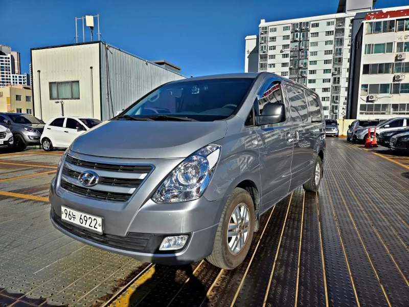 Hyundai Starex