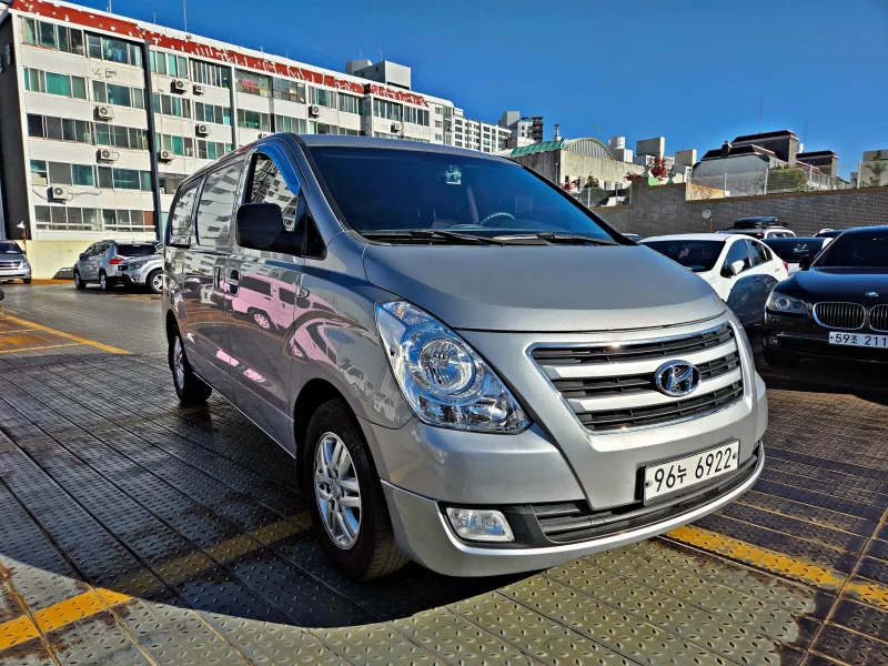 Hyundai Starex