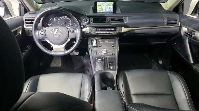Lexus CT200h