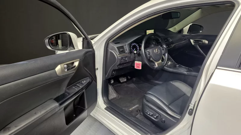 Lexus CT200h